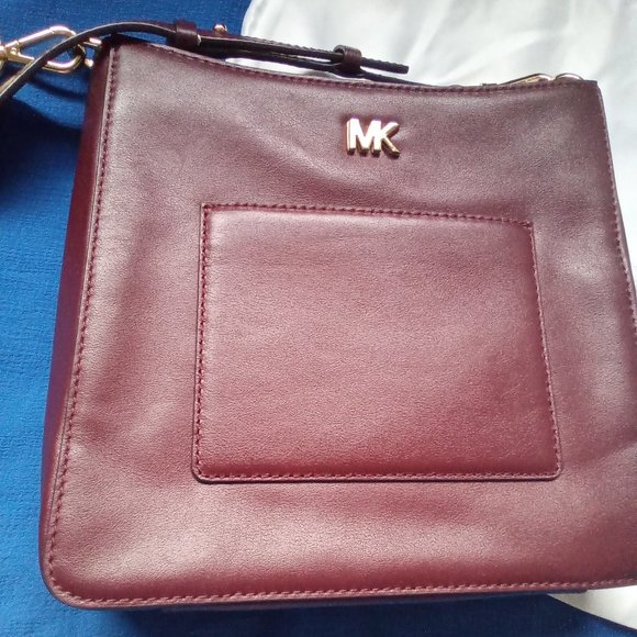 Michael Kors Leather Crossbody Bag, color Burgundy - Picture 2 of 9